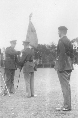 Overdracht Generaal-majoor der Infanterie K.F. Puffius aan Kolonel der Cavalerie W. Kloppenburg.